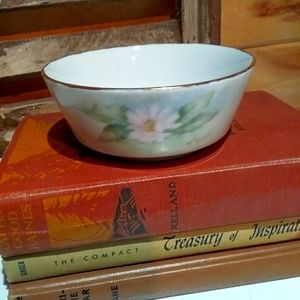 Delicate China Handpainted Flowered Daisy Bowl